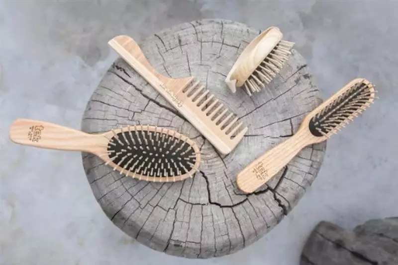 TEK: promoting wooden brushes and combs online
